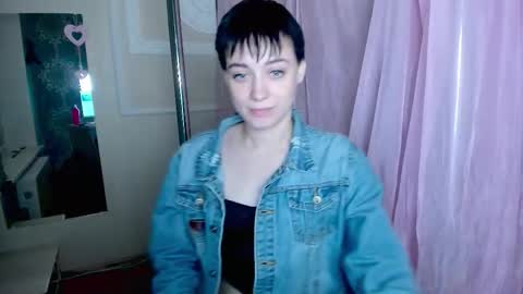 Ericka online show from November 27, 2025, 3:25 pm