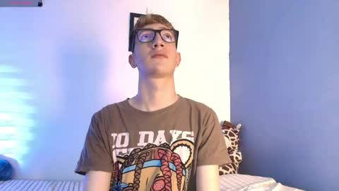 Snapshot of erik_golden_ chatting on May 4, 2026, 7:54 pm I am Erik online show from May 4, 2026, 7:54 pm