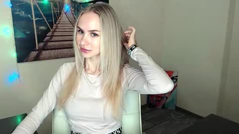 Erika online show from September 25, 2025, 11:47 am