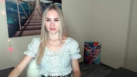 Erika online show from October 3, 2025, 11:51 am