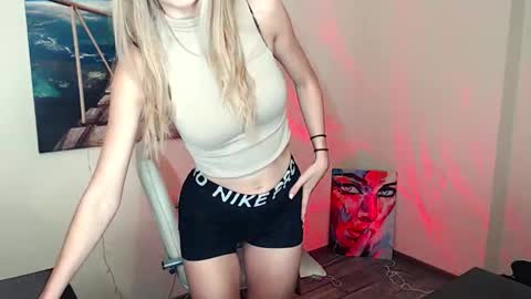 Erika online show from October 25, 2025, 1:18 pm