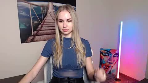 Erika online show from November 19, 2025, 1:55 pm