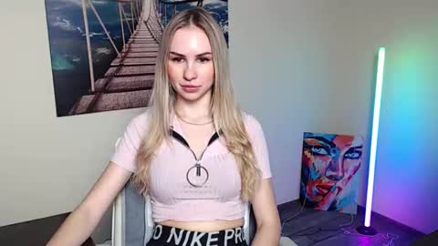 Erika online show from November 28, 2025, 1:14 pm