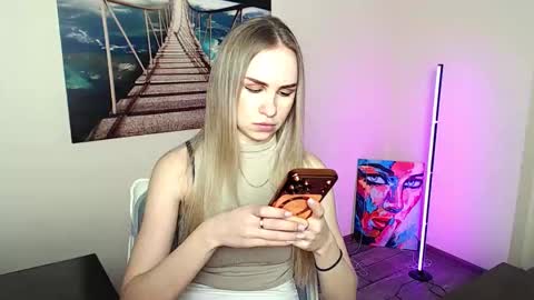 Erika online show from March 19, 2026, 1:26 pm