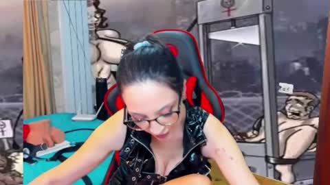 erikalorren online show from January 26, 2025, 12:37 am