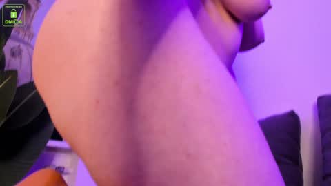 Erika online show from November 26, 2025, 4:13 am