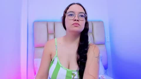 Snapshot of erikastar_ chatting on May 1, 2026, 12:54 pm Erika online show from May 1, 2026, 12:54 pm
