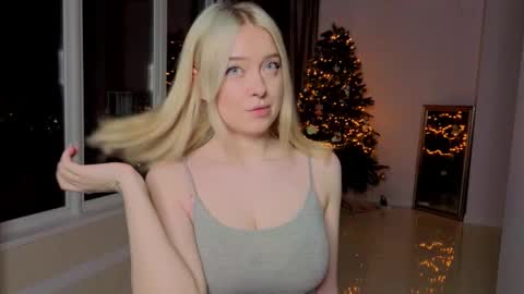 Snapshot of erlenbayer chatting on March 3, 2026, 8:04 pm Chanel online show from March 3, 2026, 8:04 pm