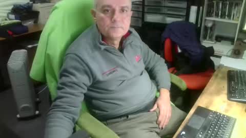 ernello online show from October 31, 2025, 1:34 pm