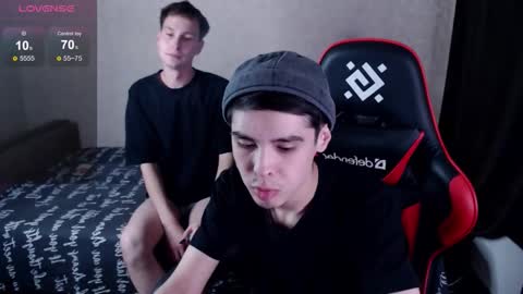 Snapshot of ernestwong chatting on November 8, 2025, 7:34 pm Erny online show from November 8, 2025, 7:34 pm