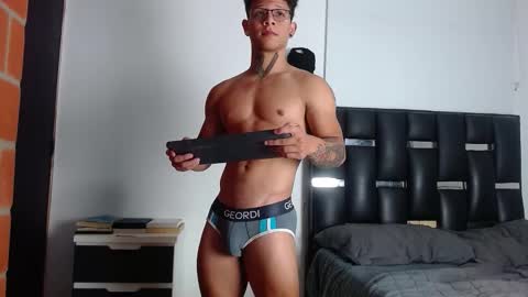 Eros online show from November 11, 2025, 6:52 pm