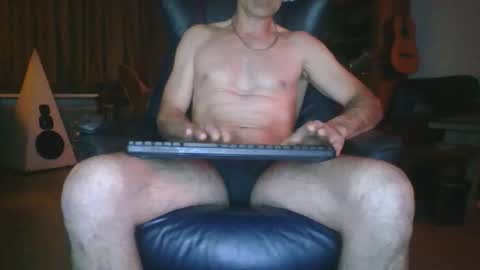 erostja557 online show from April 17, 2026, 1:41 am