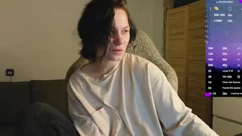 esajukyy online show from March 12, 2026, 12:33 pm