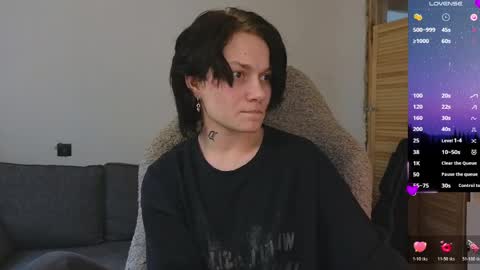 esajukyy online show from April 18, 2026, 11:14 am