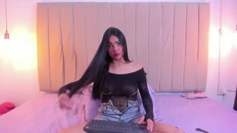 Snapshot of escar_let chatting on April 23, 2026, 2:35 am Scarlett online show from April 23, 2026, 2:35 am