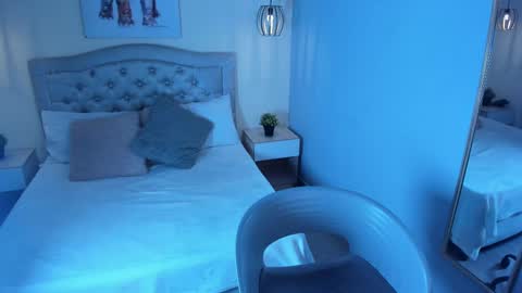 Escarlet online show from September 15, 2025, 1:22 pm