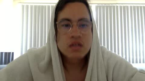 esiiiiiiiiis online show from April 19, 2026, 8:11 pm