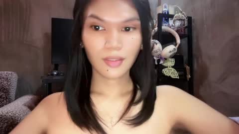 Snapshot of esilchan chatting on May 18, 2026, 8:20 am Chelliane online show from May 18, 2026, 8:20 am