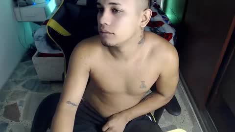 eskayler_ online show from September 12, 2025, 3:34 pm