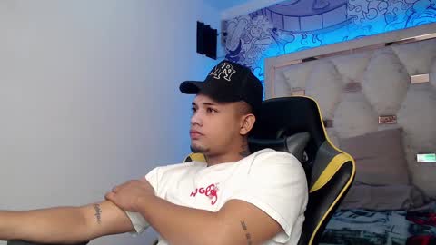 eskayler_ online show from September 25, 2025, 10:24 pm