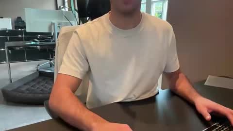 eskp online show from October 31, 2025, 1:23 pm