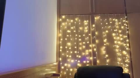 esma347866 online show from April 26, 2026, 9:56 pm