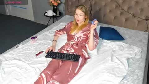 Snapshot of esme_runn chatting on January 6, 2025, 10:24 am Esme Runn online show from January 6, 2025, 10:24 am