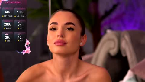 Snapshot of esmeainsley chatting on December 19, 2024, 6:34 am Raluca online show from December 19, 2024, 6:34 am