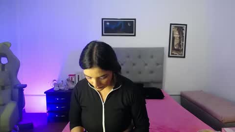 Snapshot of esmeraldaa_sc chatting on October 5, 2025, 4:55 am Perla online show from October 5, 2025, 4:55 am