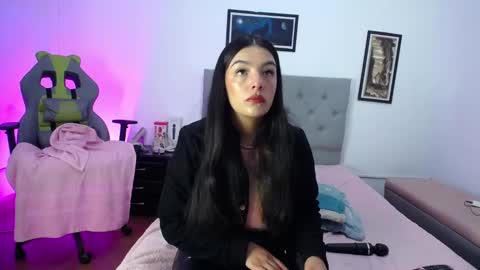 Snapshot of esmeraldaa_sc chatting on October 14, 2025, 4:02 am Perla online show from October 14, 2025, 4:02 am