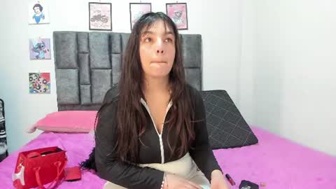 Snapshot of esmeraldaa_sc chatting on June 17, 2026, 6:27 am Perla online show from June 17, 2026, 6:27 am