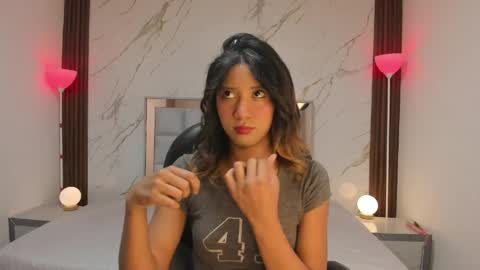 esperanzamora online show from April 15, 2026, 11:50 am