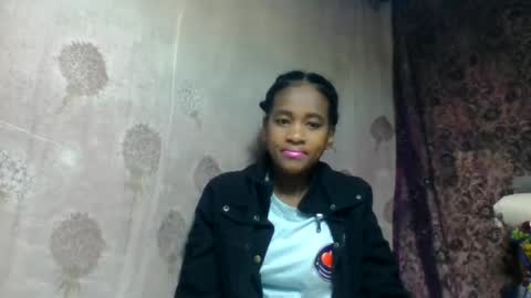 Snapshot of estancelee chatting on July 4, 2026, 8:20 am estancelee online show from July 4, 2026, 8:20 am