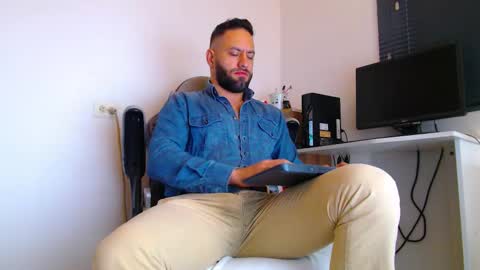 Snapshot of esteban7984068 chatting on February 9, 2026, 12:53 pm esteban online show from February 9, 2026, 12:53 pm