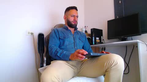 Snapshot of esteban7984068 chatting on February 10, 2026, 2:32 pm esteban online show from February 10, 2026, 2:32 pm