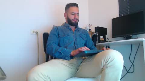 Snapshot of esteban7984068 chatting on February 17, 2026, 12:45 pm esteban online show from February 17, 2026, 12:45 pm