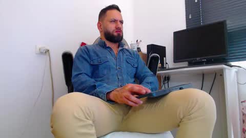 Snapshot of esteban7984068 chatting on March 17, 2026, 5:27 pm esteban online show from March 17, 2026, 5:27 pm