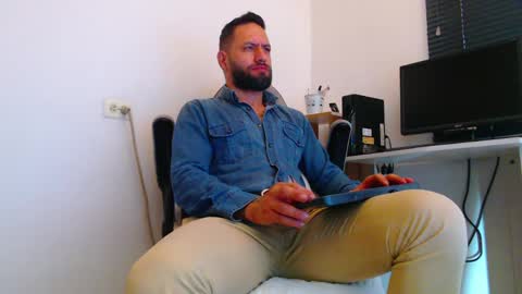 Snapshot of esteban7984068 chatting on March 24, 2026, 1:49 pm esteban online show from March 24, 2026, 1:49 pm