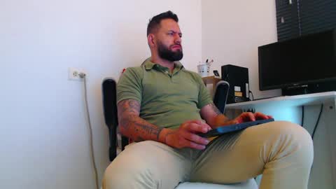 Snapshot of esteban7984068 chatting on March 30, 2026, 1:34 pm esteban online show from March 30, 2026, 1:34 pm