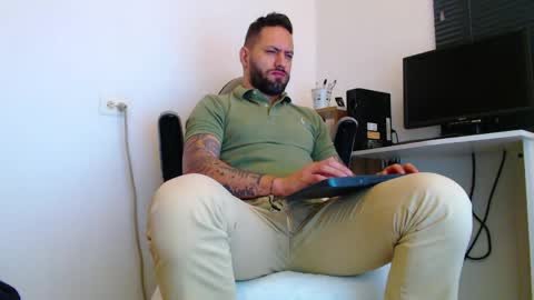 Snapshot of esteban7984068 chatting on April 22, 2026, 2:18 pm esteban online show from April 22, 2026, 2:18 pm