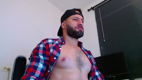 Snapshot of esteban7984068 chatting on April 23, 2026, 2:19 pm esteban online show from April 23, 2026, 2:19 pm