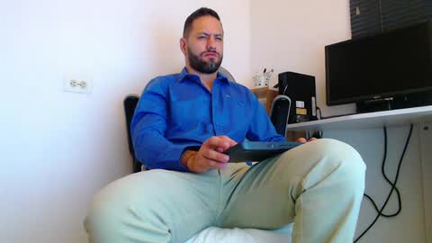 Snapshot of esteban7984068 chatting on May 4, 2026, 2:02 pm esteban online show from May 4, 2026, 2:02 pm