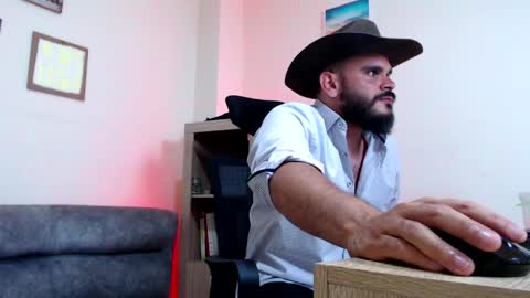 Snapshot of esteban_fer chatting on May 5, 2026, 8:44 am Esteban Fernandez online show from May 5, 2026, 8:44 am