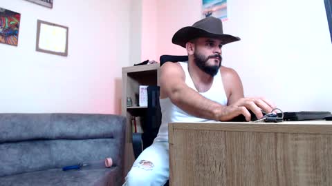 Snapshot of esteban_fer chatting on May 6, 2026, 12:21 pm Esteban Fernandez online show from May 6, 2026, 12:21 pm