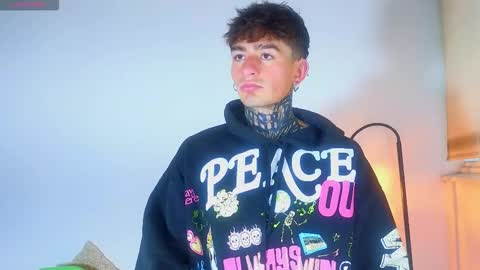 Esteban independent model online show from October 20, 2025, 10:59 am