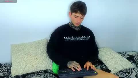 Snapshot of estebanchar_ chatting on July 16, 2026, 5:19 pm Esteban independent model online show from July 16, 2026, 5:19 pm