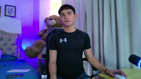 Snapshot of estebanperez_ chatting on June 8, 2026, 7:47 pm Esteban online show from June 8, 2026, 7:47 pm