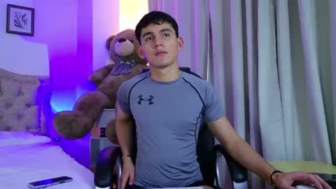 Snapshot of estebanperez_ chatting on June 10, 2026, 7:57 pm Esteban online show from June 10, 2026, 7:57 pm