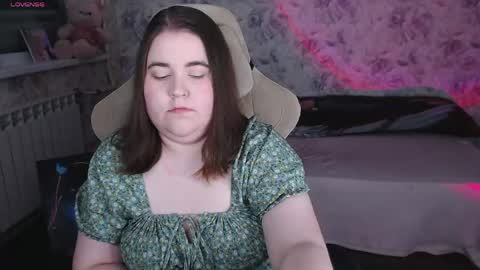 estelle_hicks online show from June 1, 2026, 6:53 pm