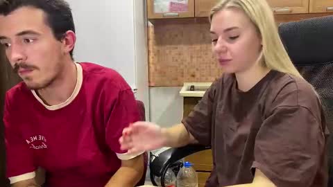 Snapshot of ester_vixen chatting on October 5, 2025, 7:01 pm Ester online show from October 5, 2025, 7:01 pm